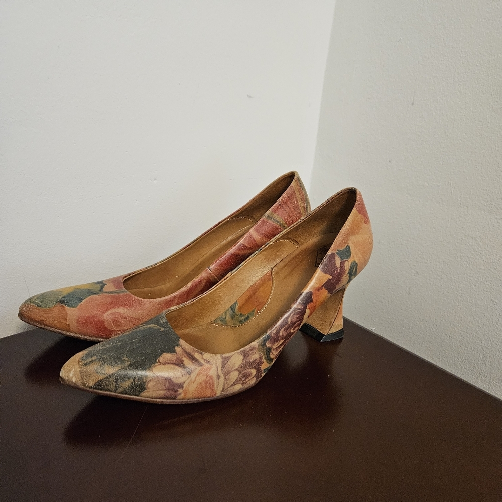 Viola Floral Fluevogs (size 8)